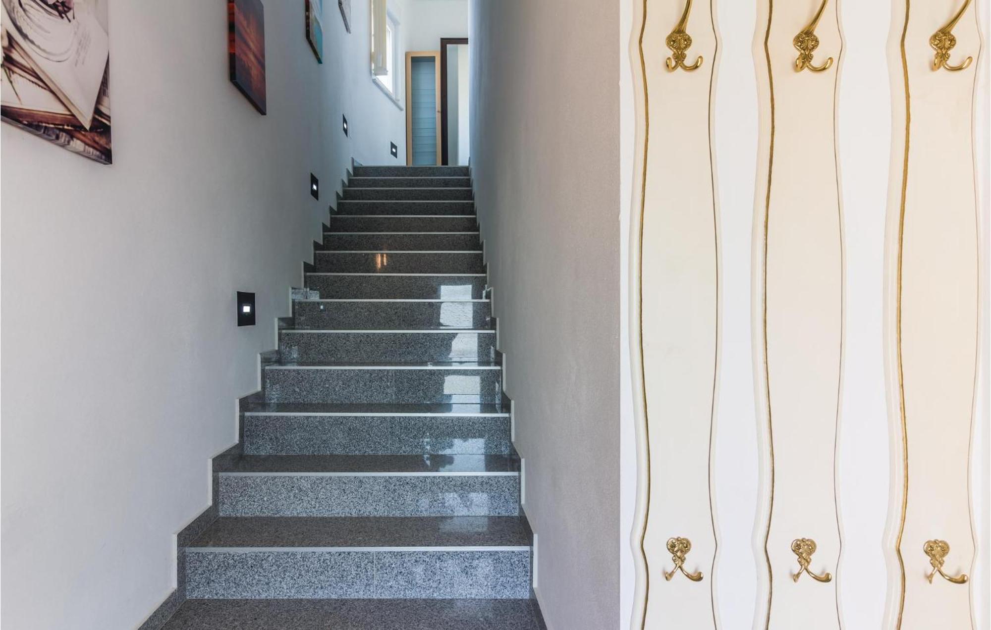 Stunning Apartment In Fazana With House Sea View Luaran gambar