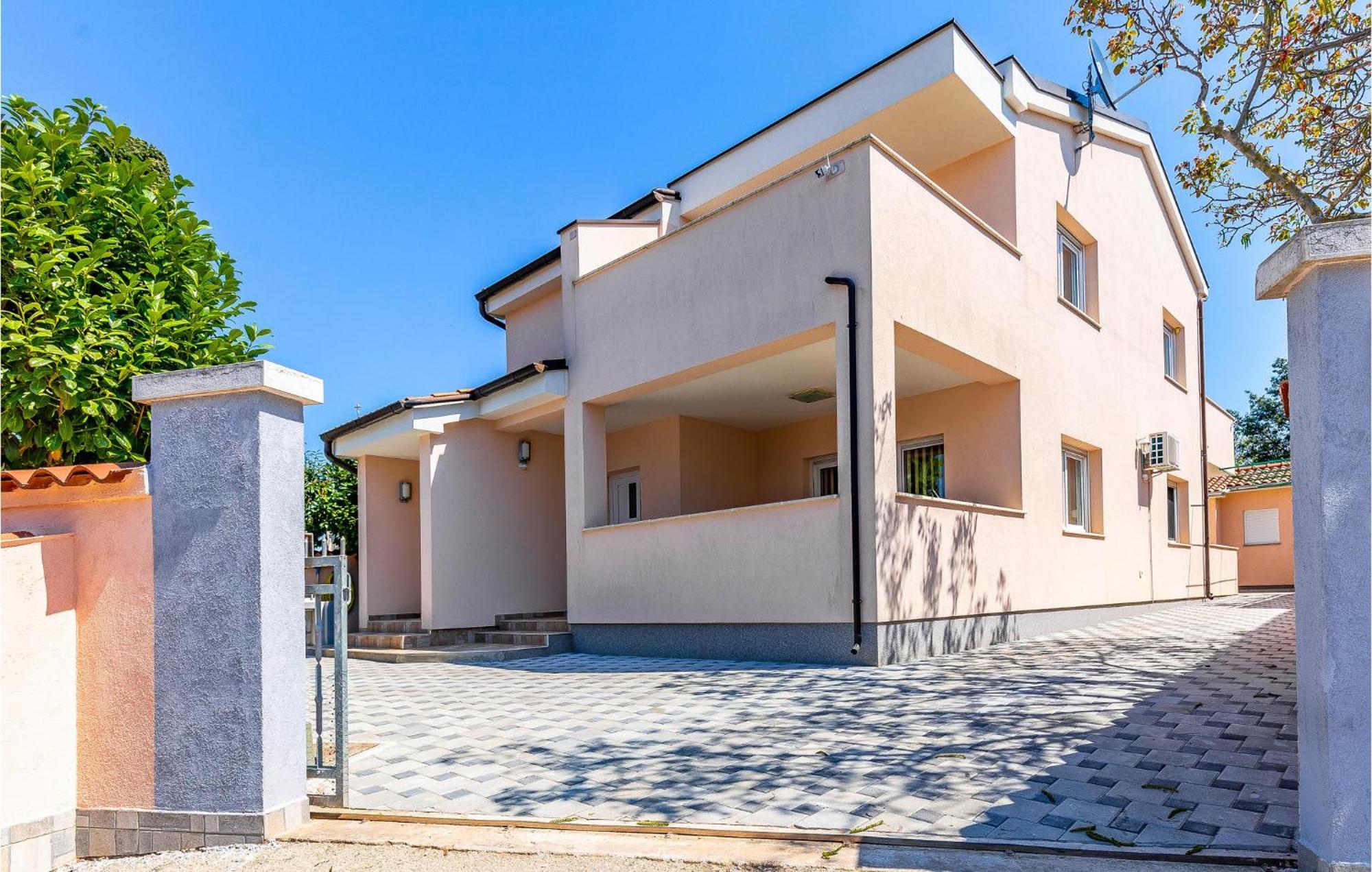 Stunning Apartment In Fazana With House Sea View Luaran gambar